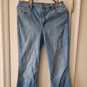 Hollister light was jeans size 9R (W29 L31)